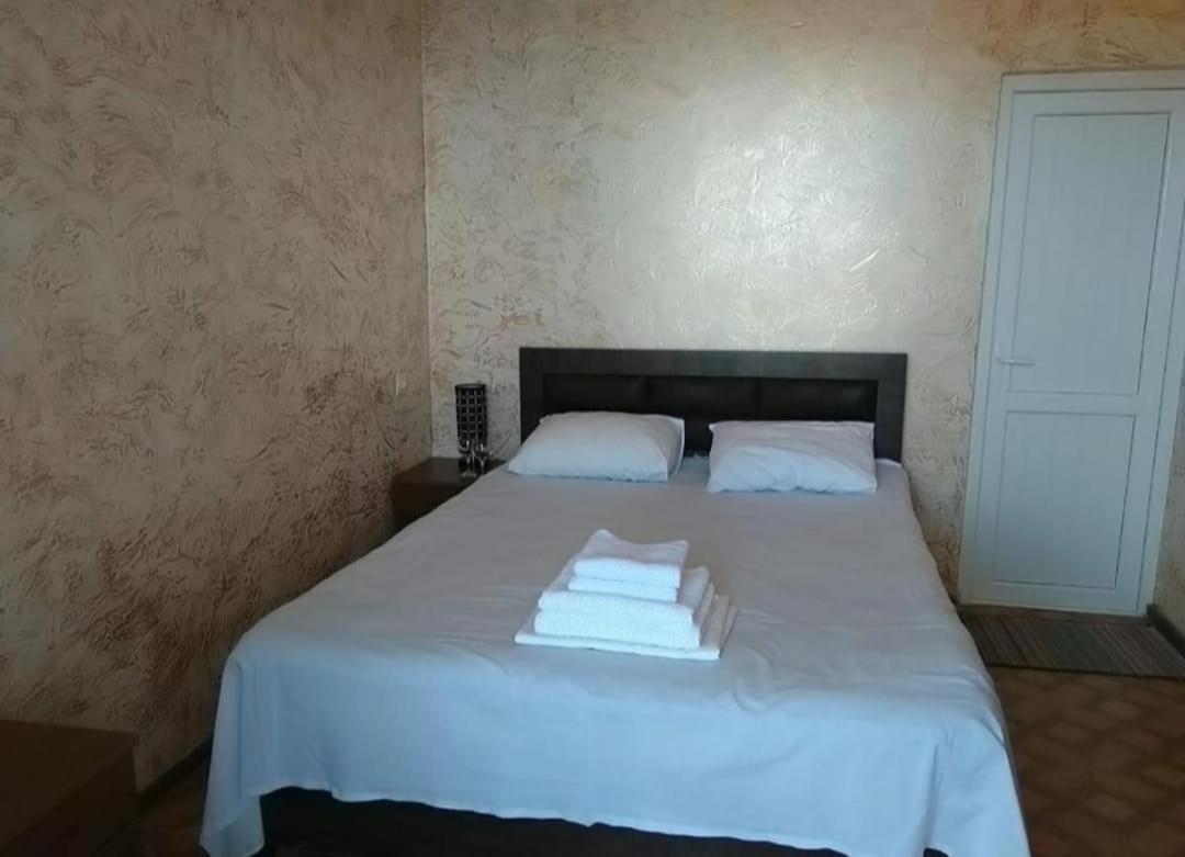 Geno Guest House Kvariati Room photo